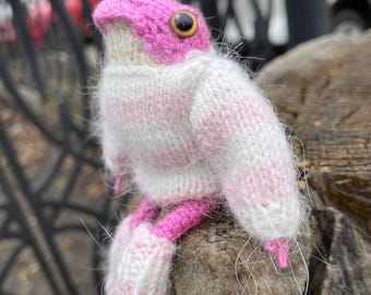 Knitted Frog Amigurumi Toy – Cute Handmade Frog Plushie in Sweater – Crochet Animal Gift for Frog Lovers