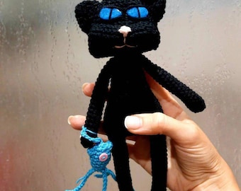 猫のぬいぐるみ – 手編みの黒猫のおもちゃ + ミニイカのギフト