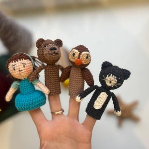 Bambole Little Bears Friend – Set di marionette da dito – Personaggi di storie all'uncinetto fatti a mano, personaggi di libri di fiabe, giocattoli Waldorf, giocattoli Montessori immagine 12