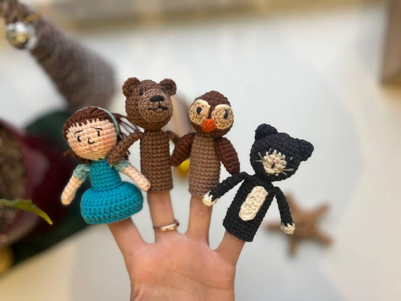 Bambole Little Bears Friend – Set di marionette da dito – Personaggi di storie all'uncinetto fatti a mano, personaggi di libri di fiabe, giocattoli Waldorf, giocattoli Montessori immagine 12