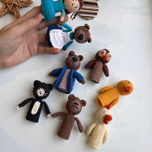 Bambole Little Bears Friend – Set di marionette da dito – Personaggi di storie all'uncinetto fatti a mano, personaggi di libri di fiabe, giocattoli Waldorf, giocattoli Montessori immagine 10