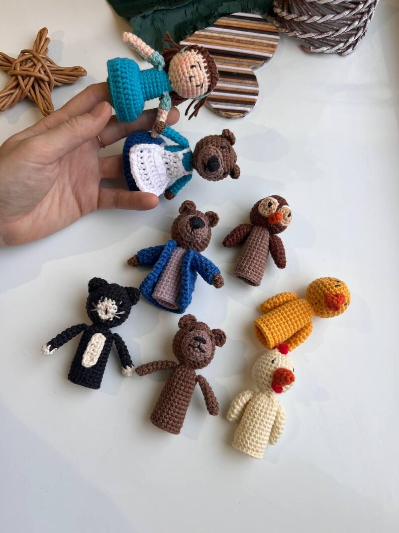 Bambole Little Bears Friend – Set di marionette da dito – Personaggi di storie all'uncinetto fatti a mano, personaggi di libri di fiabe, giocattoli Waldorf, giocattoli Montessori immagine 10