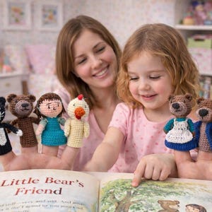 Bambole Little Bears Friend – Set di marionette da dito – Personaggi di storie all'uncinetto fatti a mano, personaggi di libri di fiabe, giocattoli Waldorf, giocattoli Montessori