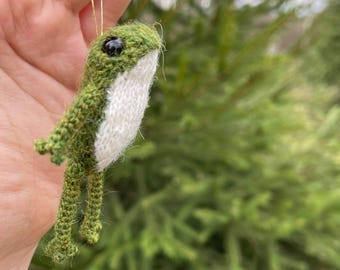 Knitted Frog Amigurumi Toy – Cute Handmade Frog Plushie – Crochet Animal Gift for Frog Lovers