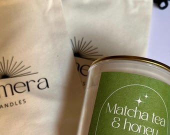 Artisanal bougie in soy sauce Matcha tea & honey – Mèche en bois – 210 g – Avec son pochon en coton