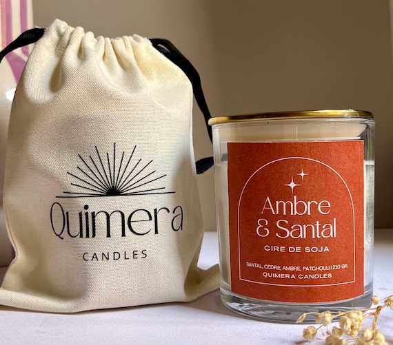 Bougie artisanale en cire de soja Ambre & Santal– Mèche en bois – 210 g – Avec son pochon en coton