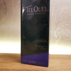 Puede incluir: Una botella de loción aftershave negra y morada con el texto "Telquel Moments of Happiness..." y "After-Shave Lotion" en la parte delantera. La botella está etiquetada con "Yves Rocher" y tiene un volumen de 75 ml (2,5 fl oz).