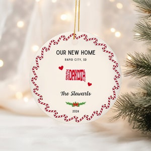 Addobbo natalizio personalizzato dello Stato del South Dakota Addobbo natalizio per la nostra prima casa Primo Natale in una nuova casa Regalo dello Stato del South Dakota