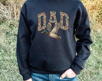 Camo Dad Sweatshirt,Fathers Day Gİft,Camo Flying Mallard Duck Sweater,Duck Hunting Outfit,Mallard Hunting ,Camo Shirt For Dad,Gift For Dad