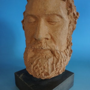 Vintage clay figure figure sculpture head of a poet on a wooden base 20s (E23-038)