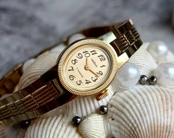Orologio vintage Chaika Gold – Piccolo orologio da polso meccanico ovale da donna