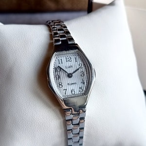 Vintage mechanical wristwatch for women in gift watch box, 1990s