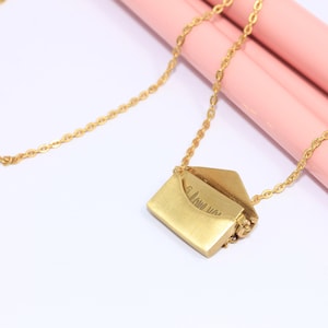 Collar de sobre de latón crudo, collar de te amo, collar de carta de amor, collares confeccionados, joyas de latón crudo, collar de sobre de amor,