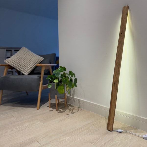 Freistehende Eichen-Stehlampe im nordischen Stil - warmes LED-Licht | Massivholz | modern skandinavisch | Dimmer