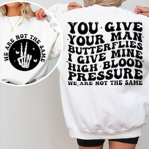 Você dá borboletas ao seu homem Svg, citações engraçadas Svg, designs de camisas sarcásticas, ditados sarcásticos Svg, camisas de marido e mulher Svg, esposa Png