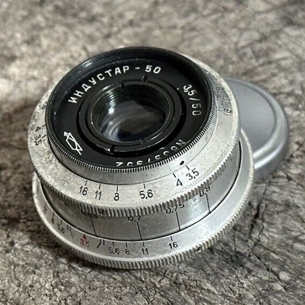 Vintage SLR Zenit KMZ Silver Industar 50 3,5 50mm lens M39 Portrait L39