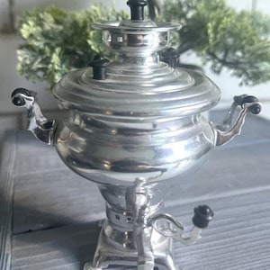 Vintage Miniature Samovar Teapot with Polished Metal Finish – Decorative Accent for Tea Lovers and Collectors of Traditional Kitchenware