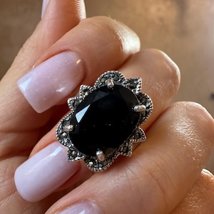 Sterling Silver 925 Onyx Ring with Side Accent Stones – Vintage Jewelry