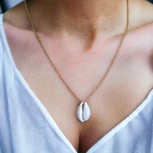 Coastal Granddaughter Jewelry Beach Necklace for Women Shell Pendant Necklace for Women Summer Jewelry Bead Beachy Jewelry Beachy Necklace