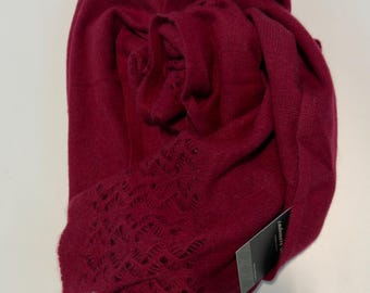 Luxury Cashmere Scarf: Ultra-Soft, Lightweight Warmth