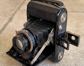 Zeiss Ikon Ikonta 520 6x4.5 medium format folding camera with Compur-Rapid, Novar-Anastigmat  1:3,5 f = 7cm lens. Circa 1930&#39;s