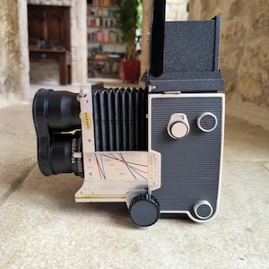 Appareil photo moyen format Mamiya C220 Professional, Twin Lens Reflex, 6 x 6 avec carte pour objectifs Mamiya-Sekor 1:4,5 135. Vers les années 1970