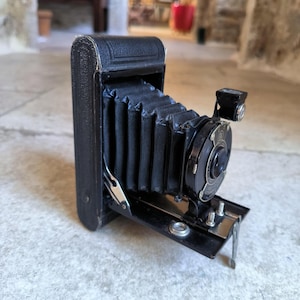 Eastman Kodak Vest Pocket Autographic, model B, A127 roll film, folding camera. Circa 1920&#39;s