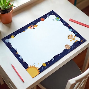 Schreibtischunterlage Kinder "Weltall" Papier DIN A2 | Kinder-Schreibtischunterlage XXL 25 Blatt Block zum Malen, Schreiben und Kritzeln