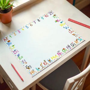 ABC Schreibtischunterlage Kinder Papier DIN A2 | XXL 25 Blatt Block zum Malen, Schreiben und Kritzeln | Malunterlage für Mädchen und Jungen