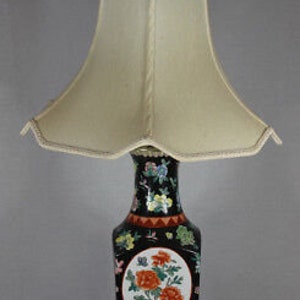 Vintage Oriental Asian Porcelain / Ceramic Lamp with Beautiful Flowers pattern