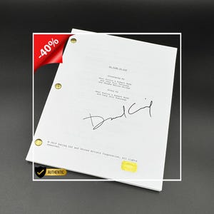 Könnte beinhalten: Ein Set aus drei Keramikbechern mit gesprenkelter, matter Oberfläche. Die Becher sind in Creme-, Hellgrau- und Dunkelgrautönen gehalten. Jeder Becher hat ein schlichtes, minimalistisches Design, ideal für Kaffee oder Tee.