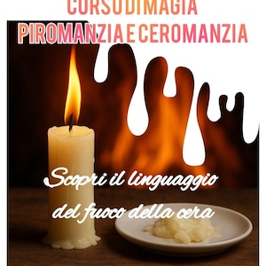 Puede incluir: Una vela encendida con una llama amarilla sobre un fondo de fuego. El texto en italiano dice: "CORSO DI MAGIA PIROMANZIA E CEROMANZIA" y "Scopri il linguaggio del fuoco della cera."