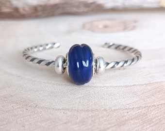 Perle baril striée bleu intense en verre filé, artisanal et fait main, pour bracelet type Pandora, collier, dreadlocks