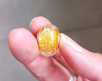 Perle jaune pailletée artisanale en verre filé pour bracelet type Trollbeads