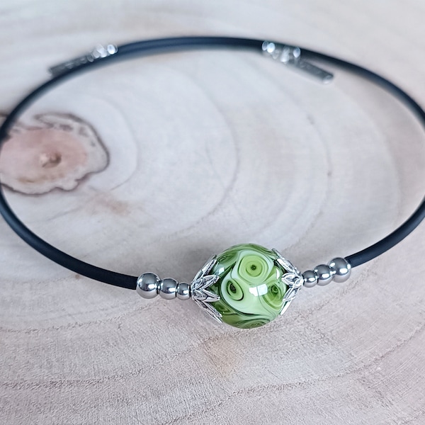 Collier ras de cou en perle de verre filé, vert, fait main