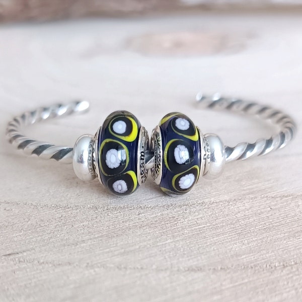 2 perles espaceurs bleu foncé, à pois noir et jaune en verre filé, artisanal et fait main, pour bracelet type Pandora, collier, dreadlocks