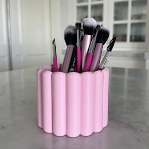 Round Bubble Makeup Brush Holder – Fun & Unique Organizer for Vanity – Modern Decorative Storage Solution