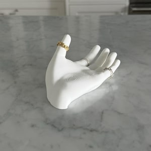 Flat Palm Ring Holder – Chic Jewelry Display for Rings & Accessories – Elegant Home Décor, Unique Gift Idea for Jewelry Lovers