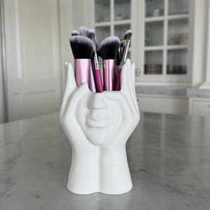 Modern Face & Hands Makeup Brush Holder – Unique Decorative Organizer for Vanity or Desk – Stylish Gift for Makeup Lovers