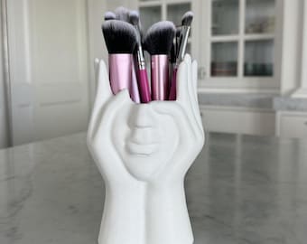 Modern Face & Hands Makeup Brush Holder – Unique Decorative Organizer for Vanity or Desk – Stylish Gift for Makeup Lovers