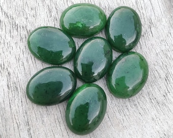 Cabochon di giada nefrite verde naturale AAA+: gemma ovale con retro piatto