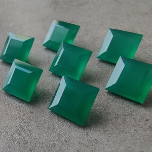 AAA+ Green Onyx : Square Faceted Cut, Calibrated Gemstones