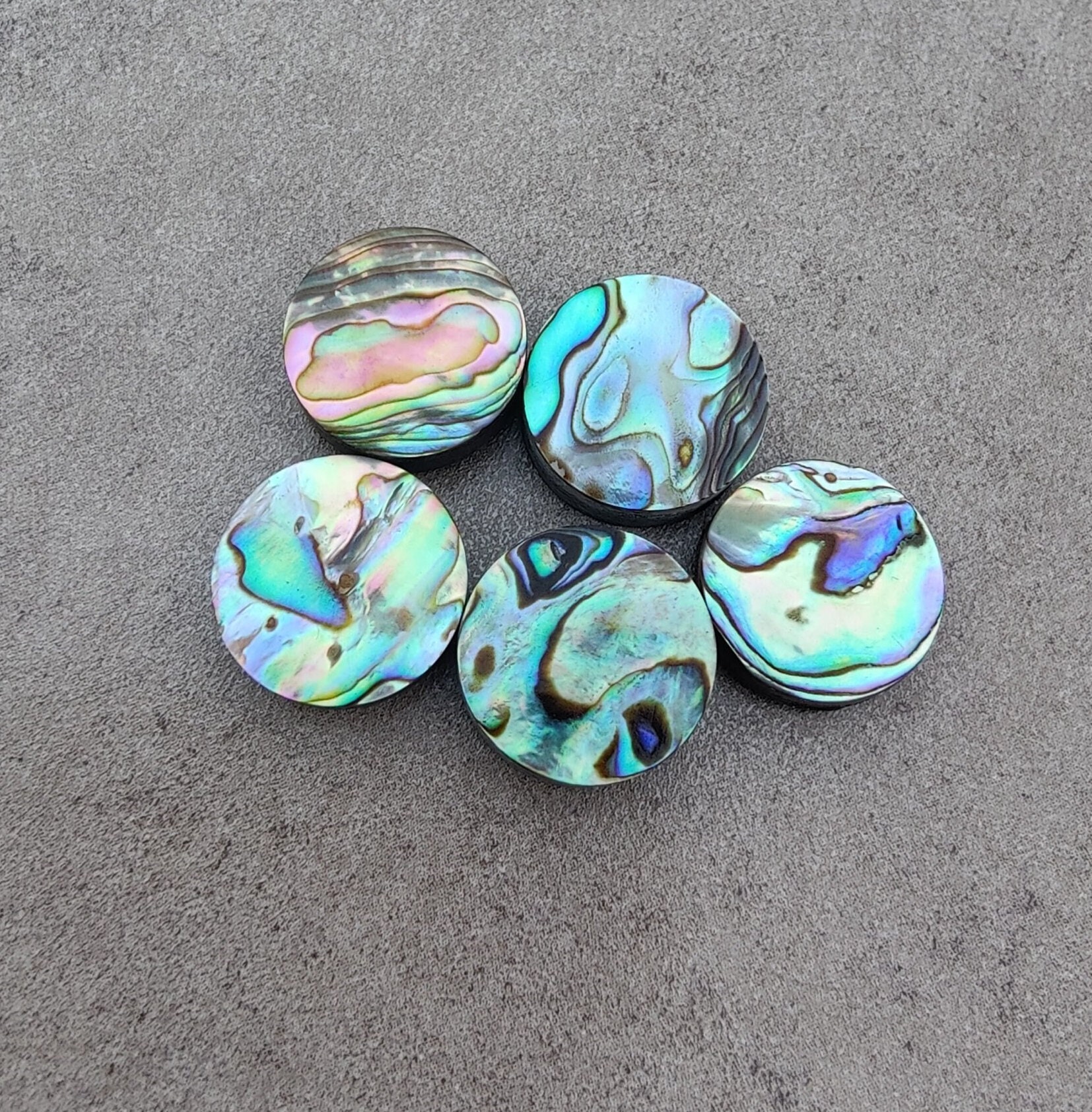Beadthoven 150 stuks 8 mm natuurlijke schelp parel kralen 6 kleuren ronde gepolijste parel losse kralen voor doe-het-zelf ambachten ketting armband sieraden maken, gat: 1 mm