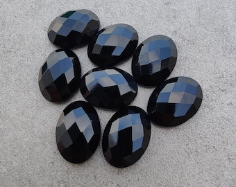 AAA + Qualität Natürlicher schwarzer Onyx Oval Form Checker Cut flache Rückseite kalibrierte Großhandel Edelsteine, alle Größen erhältlich