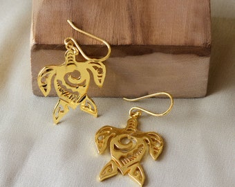 Brincos pendentes de tartaruga feitos à mão, joias boho para praia.
