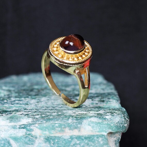 Bague plaquée or de style vintage avec pierre précieuse ovale