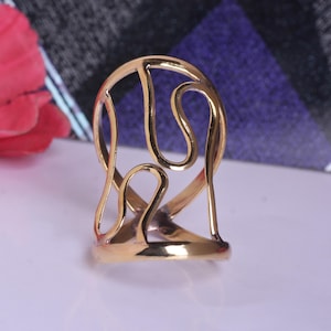 Elegant Abstract Line Art Statement Ring – Modern Artistic Gold Finish Jewelry