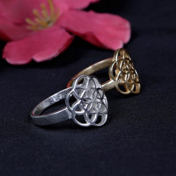 Anello in ottone con fiore della vita: mandala di geometria sacra