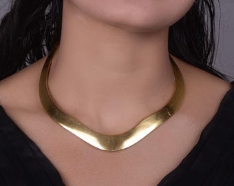 Collier ras de cou en laiton doré, collier tendance, ras de cou minimaliste en or, bijoux en laiton faits main, collier bohème moderne, tour de cou audacieux