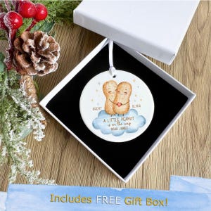 We’re Expecting Baby Ornament 2026 – Personalized Little Peanut Couple Ornament – Parents to Be Pregnancy Announcement Christmas Gift Bild 8